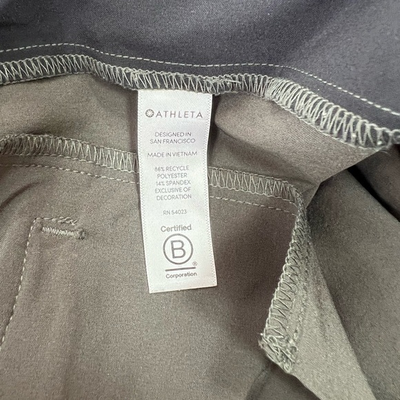 Athleta Tribeca 9” Bermuda Shorts in Arbor Olive Green and Black, size 4 - Picture 6 of 10